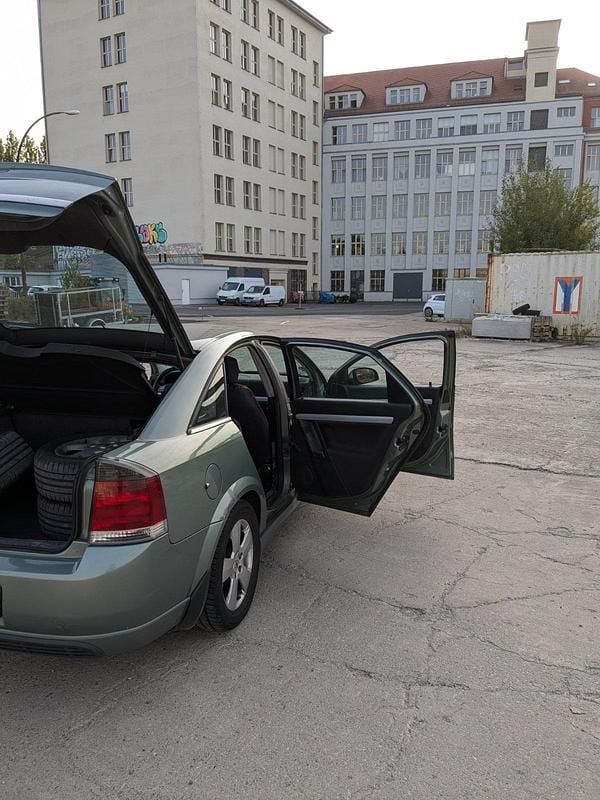 Grün Gebraucht 2003 Opel Vectra Limousine | 1.050 € - Bild 1/4