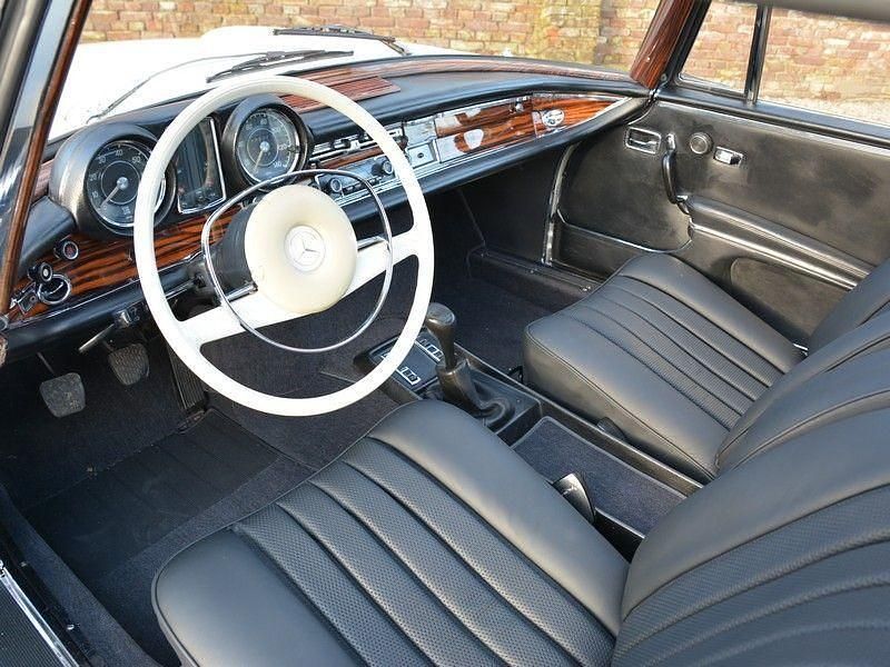 Używany Mercedes W111 200 KM (147 kW) 1971 Biały Coupe