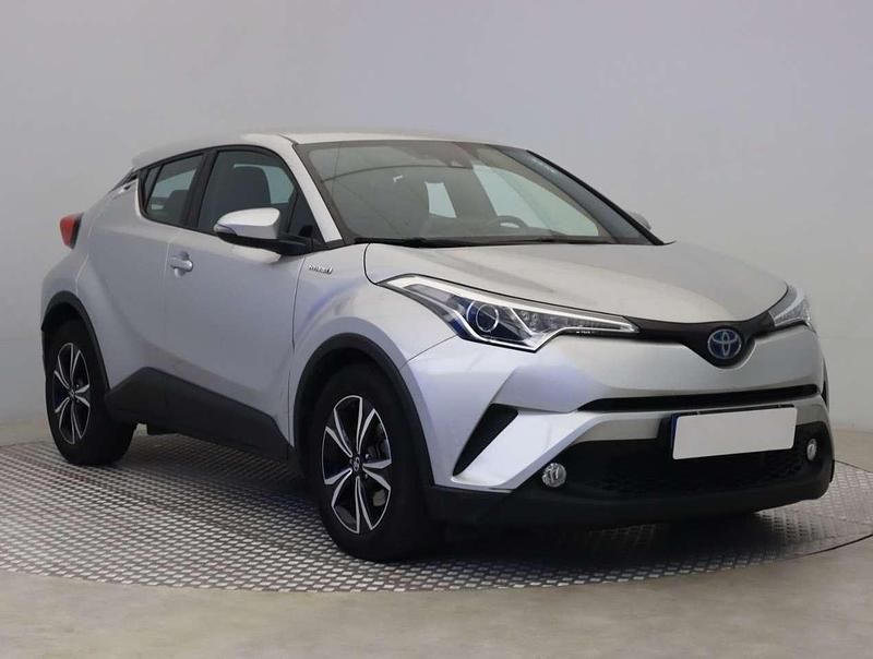 Silver (metallic) Gebraucht 2019 Toyota C-HR+ Edition SUV | 19.990 € - Bild 1/4
