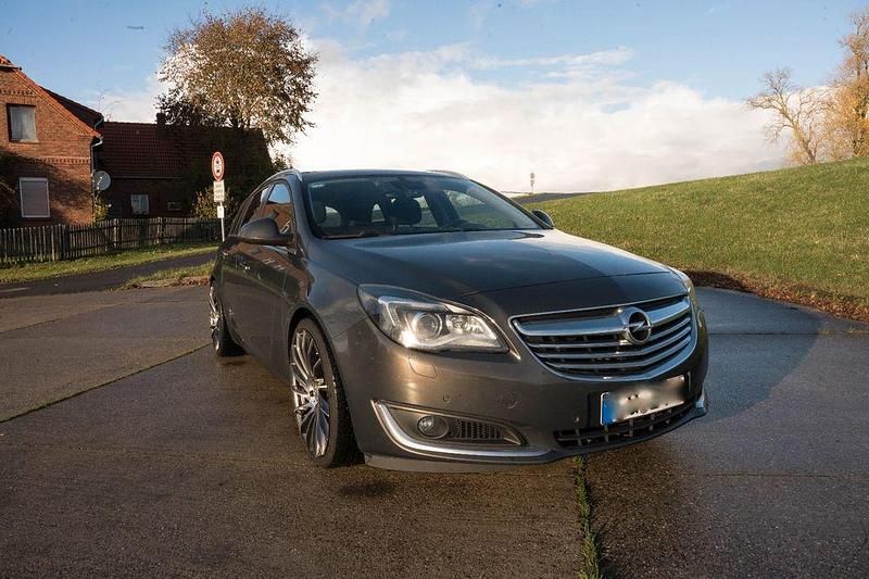 Gebraucht Opel Insignia Edition 194 PS (142 kW) 2014 Grau Kombi
