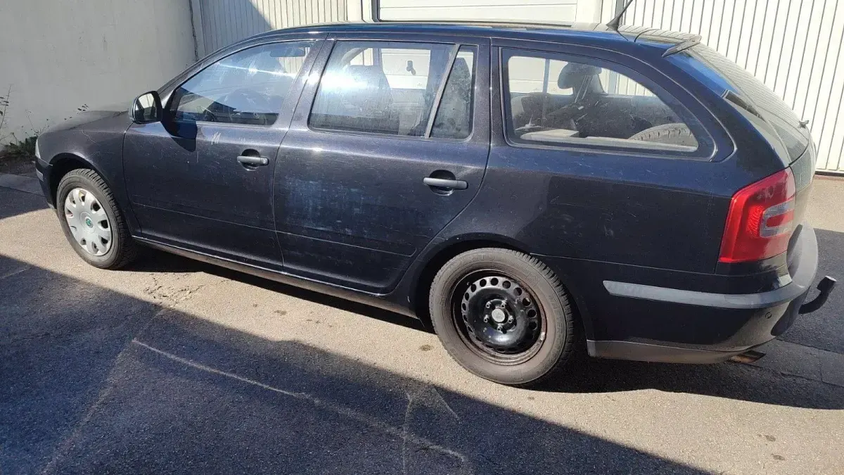 Gebraucht Skoda Octavia Classic 102 PS (75 kW) 2011 Schwarz Kombi