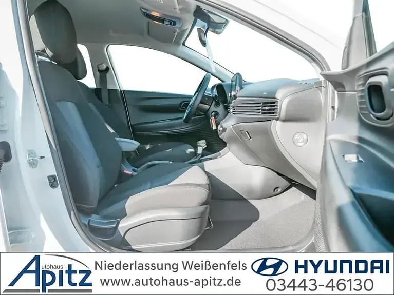 Gebraucht Hyundai i20 101 PS (74 kW) 2023 Weiß Kleinwagen