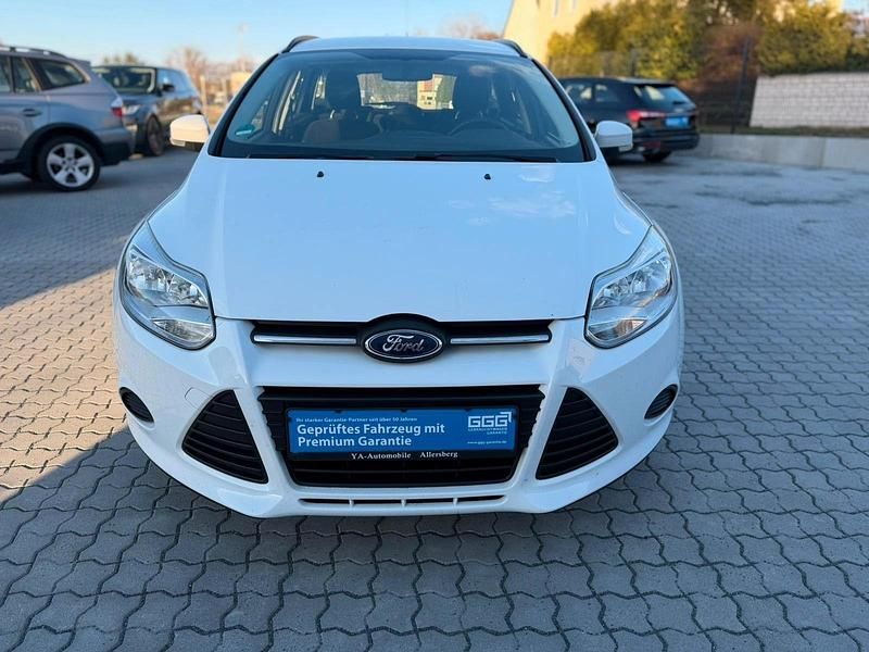Gebraucht Ford Focus Trend 101 PS (74 kW) 2014 Weiß Kombi