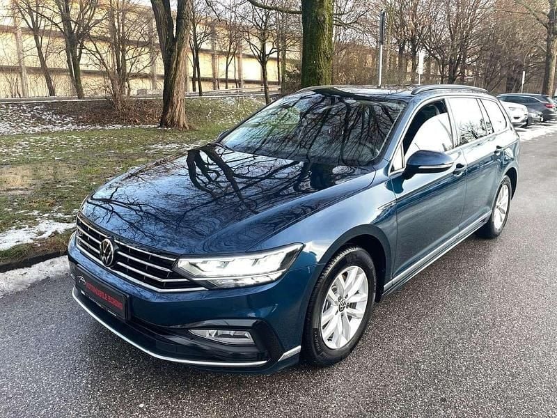 Aquamarinblau Gebraucht 2022 VW Passat R-line Kombi | 18.990 € (Fairer Preis) - Bild 1/4