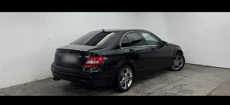 Second-hand Mercedes C180 156 CP (114 kW) 2011 Negru Berlinǎ