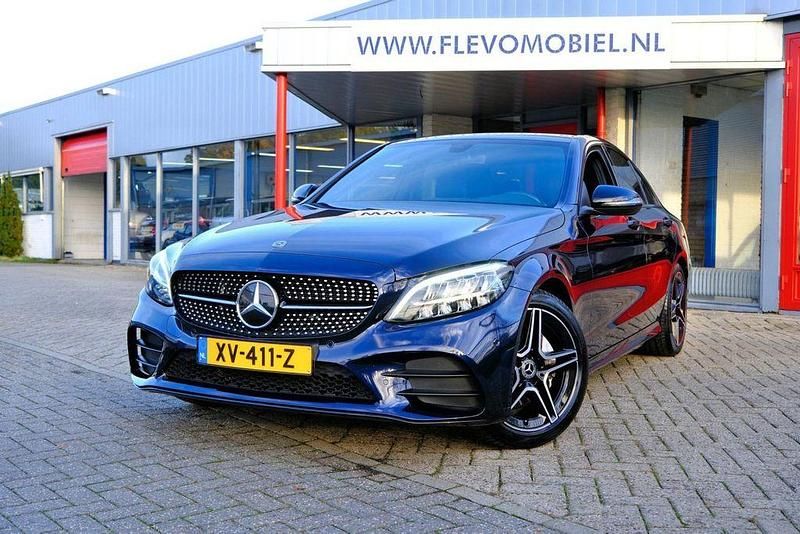 Blau Gebraucht 2019 Mercedes C180 Business Limousine | 22.350 € (Fairer Preis) - Bild 1/4