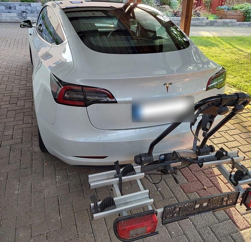 Second-hand Tesla Model 3 339 kW (462 CP) 2020 Alb Berlinǎ