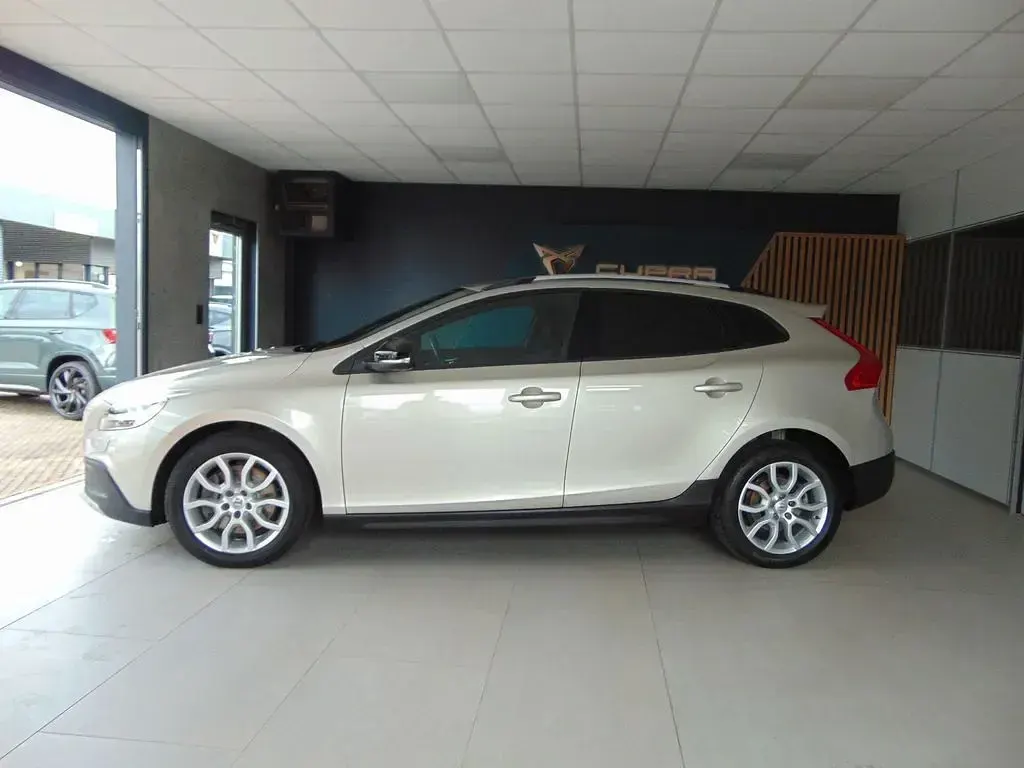 Gebraucht Volvo V40 Momentum 150 PS (110 kW) 2016 Beige (metallic) SUV