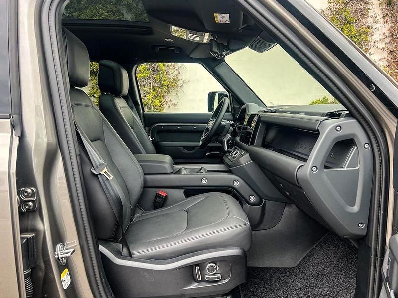 Gebraucht Land Rover Defender SE Dynamic 426 PS (313 kW) 2025 Grau SUV