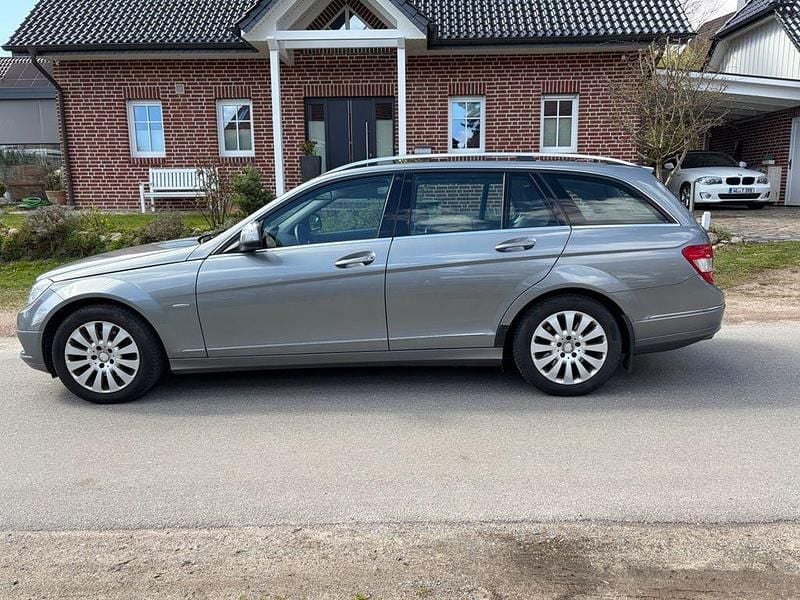Gebraucht Mercedes C220 Elegance 170 PS (125 kW) 2008 Silber Limousine