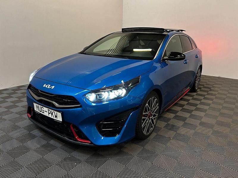 Blau Gebraucht 2022 Kia ProCeed GT Kleinwagen | 24.990 € (Fairer Preis) - Bild 1/4