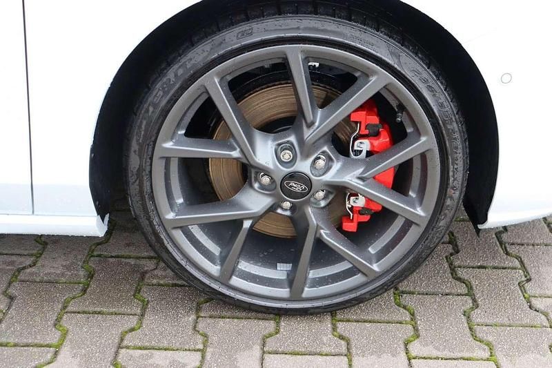 Neu Ford Focus ST 280 PS (205 kW) 2025 Frozen white Kombi