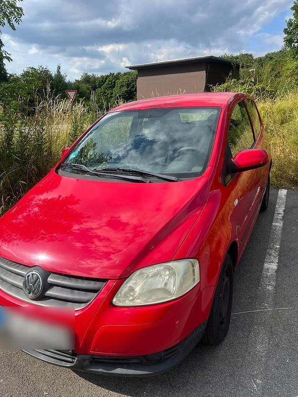 Rot Gebraucht 2008 VW Fox Kleinwagen | 980 € (Guter Preis) - Bild 1/4