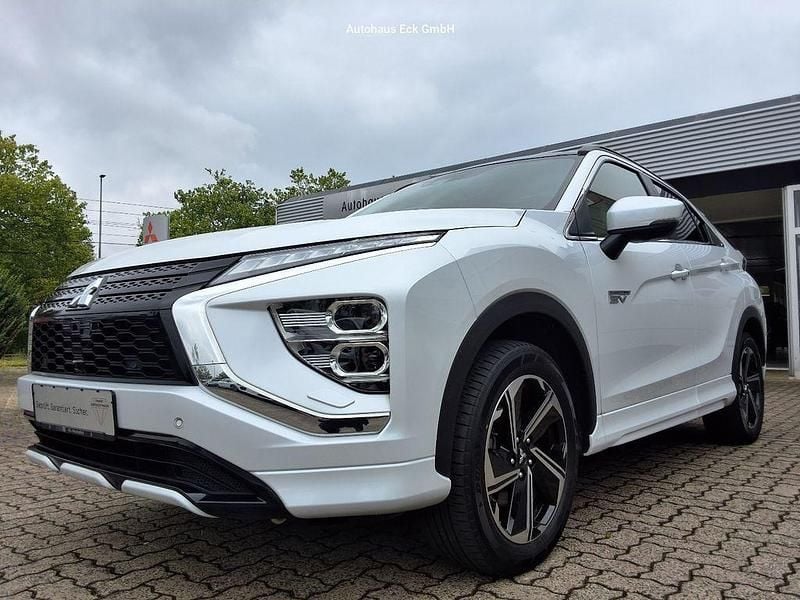 Weiß Gebraucht 2022 Mitsubishi Eclipse Cross Top SUV | 26.880 € (Teuer) - Bild 1/4