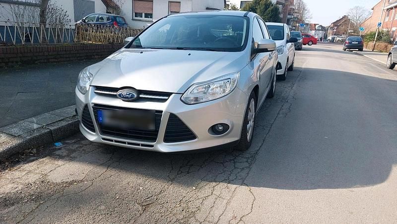 Gebraucht Ford Focus 2012 Silber Kleinwagen