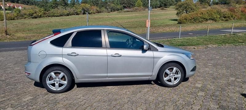 Grau Gebraucht 2008 Ford Focus Style Limousine | 3.900 € (Etwas zu teuer) - Bild 1/4