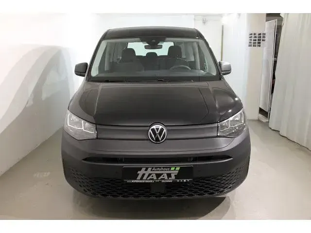 Gebraucht VW Caddy Basis 114 PS (83 kW) 2024 Schwarz Van / Kleinbus