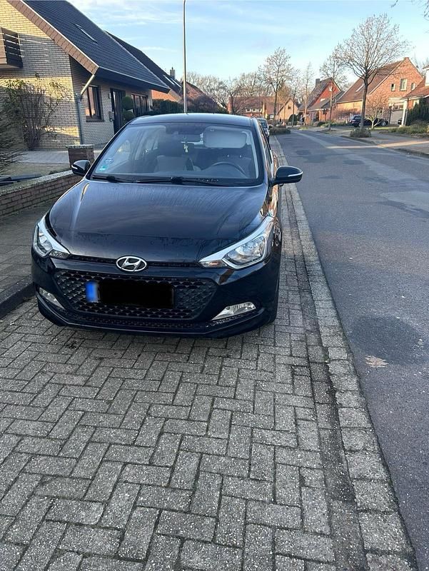 Gebraucht Hyundai i20 Active 75 PS (55 kW) 2016 Schwarz Kleinwagen