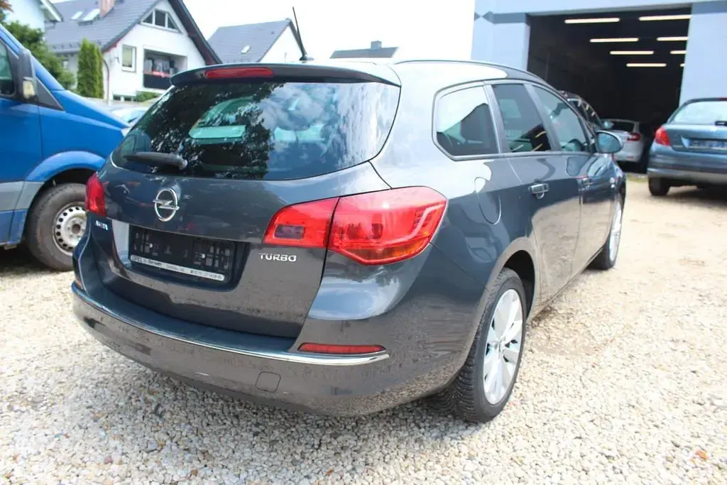 Gebraucht Opel Astra Active 140 PS (102 kW) 2013 Grau Kombi