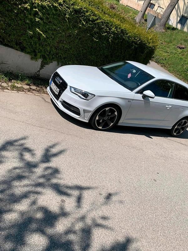Gebraucht Audi A3 S-Line 105 PS (77 kW) 2014 Weiß Kleinwagen