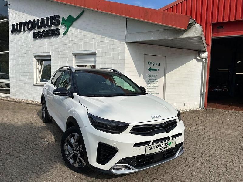 Weiß Gebraucht 2022 Kia Stonic GT-Line SUV | 18.440 € (Etwas zu teuer) - Bild 1/4