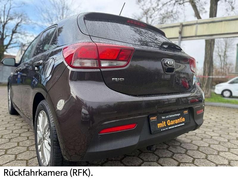 Gebraucht Kia Rio 99 PS (72 kW) 2017 Braun Limousine