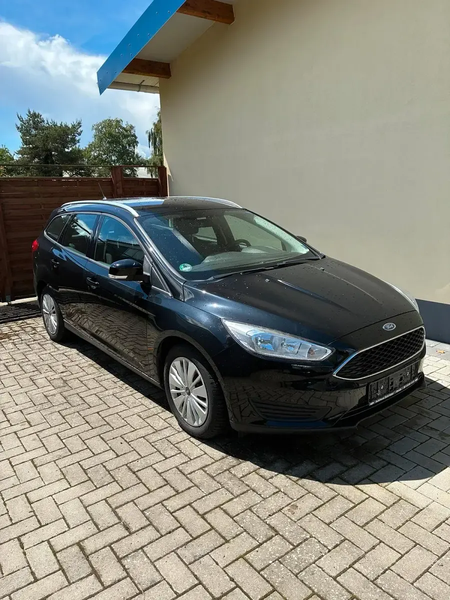 Gebraucht Ford Focus 101 PS (74 kW) 2017 Schwarz Kombi