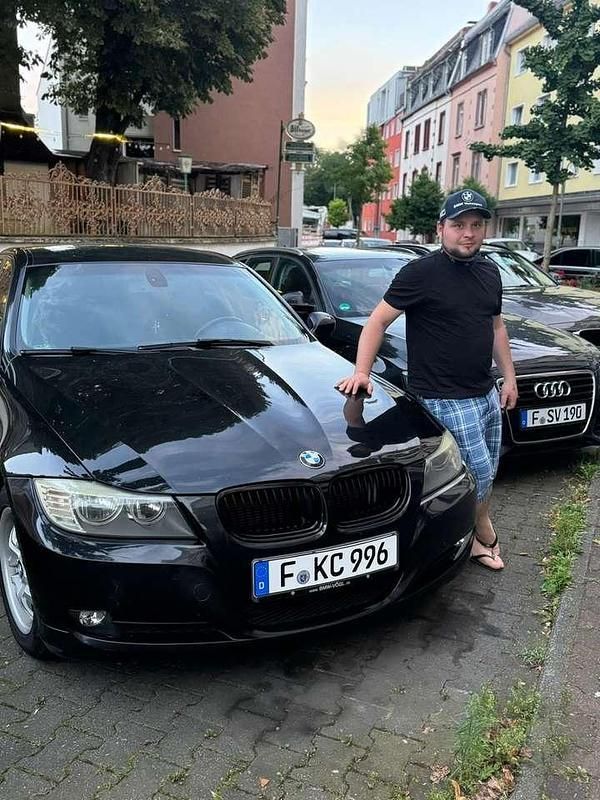 Schwarz Gebraucht 2010 BMW 318 Limousine | 3.999 € (Fairer Preis) - Bild 1/4