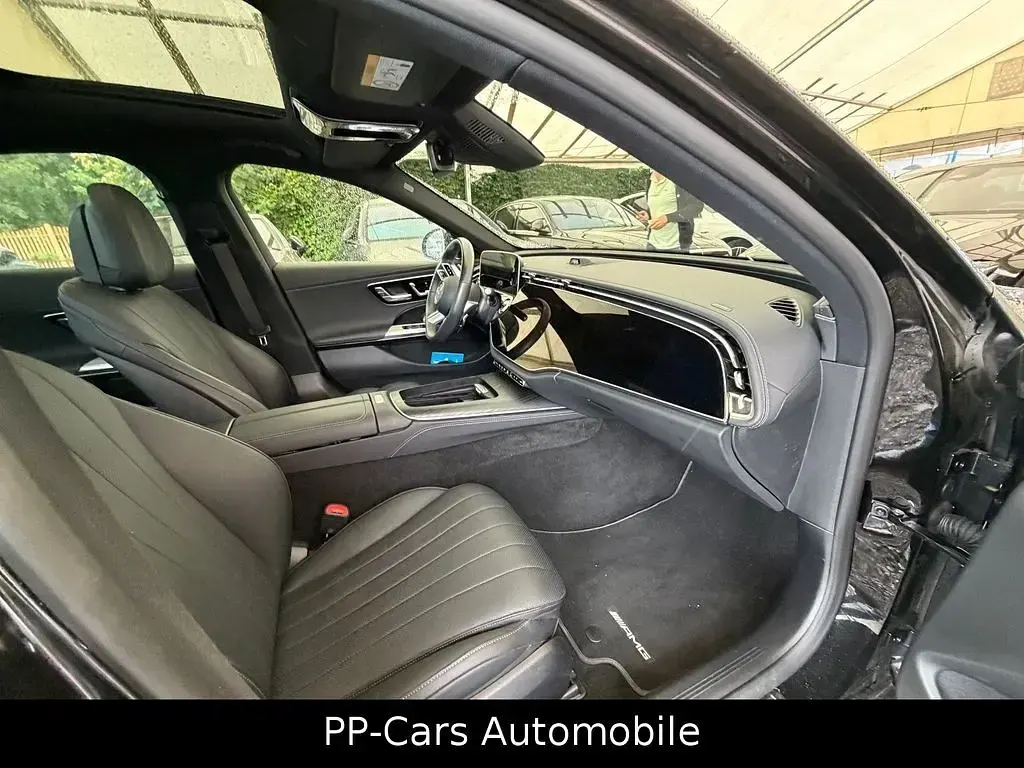 Gebraucht Mercedes E220 AMG 197 PS (144 kW) 2025 Obsidianschwarzmet. Limousine