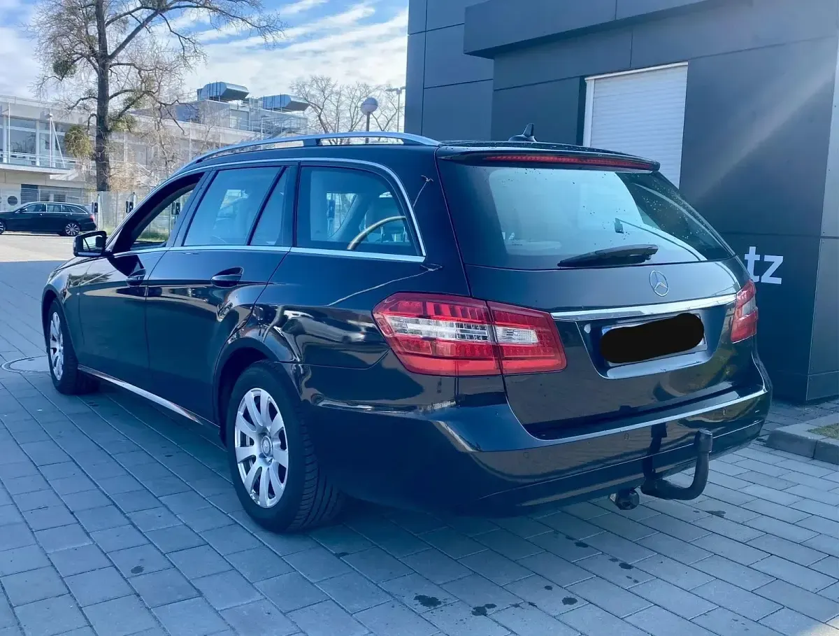 Gebraucht Mercedes E220 170 PS (125 kW) 2012 Schwarz Kombi