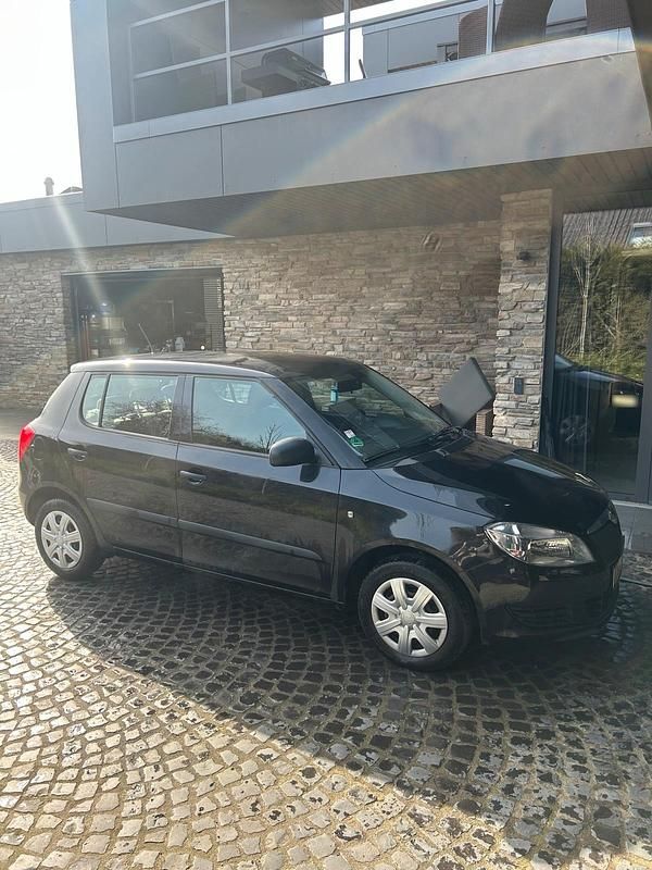 Gebraucht Skoda Fabia 60 PS (44 kW) 2012 Schwarz Kleinwagen