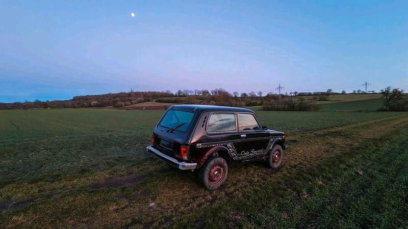Gebraucht Lada niva 82 PS (60 kW) 2009 Rot SUV