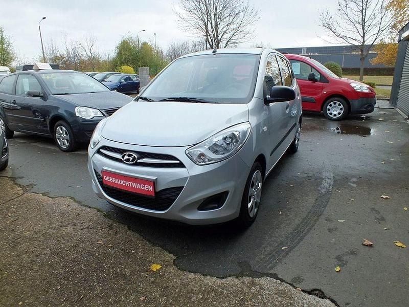 Gebraucht Hyundai i10 Style 69 PS (50 kW) 2012 Silber Kleinwagen