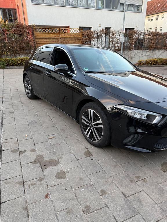 Schwarz Gebraucht 2021 Mercedes A180 Advanced Limousine | 28.000 € (Teuer) - Bild 1/4