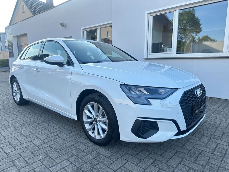 Weiß Gebraucht 2022 Audi A3 Sportback Proline Limousine | 23.699 € (Superpreis) - Bild 1/4