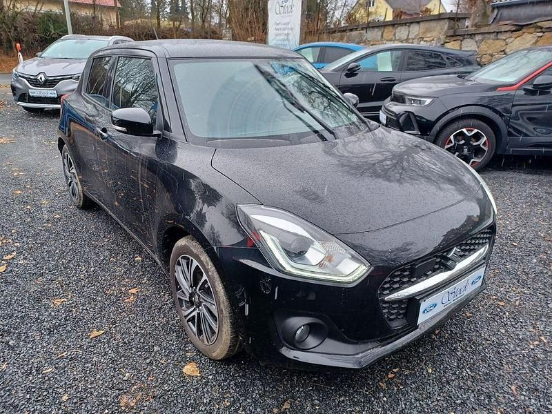 Gebraucht Suzuki Swift Comfort+ 83 PS (61 kW) 2022 Schwarz Limousine