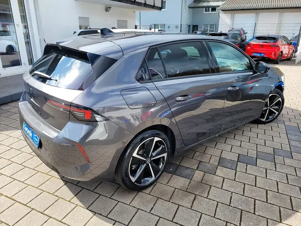 Używany Opel Astra 131 KM (96 kW) 2025 Szary Hatchback