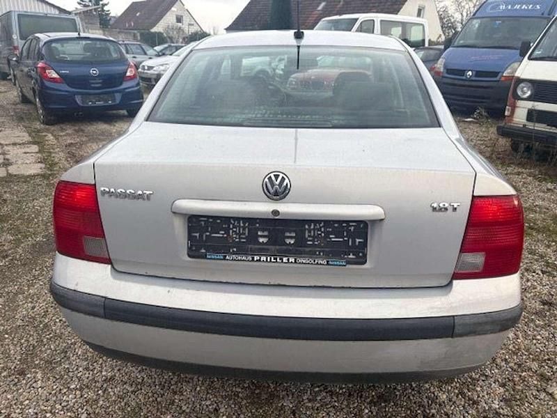 Gebraucht VW Passat 150 PS (110 kW) 1999 Grau Limousine