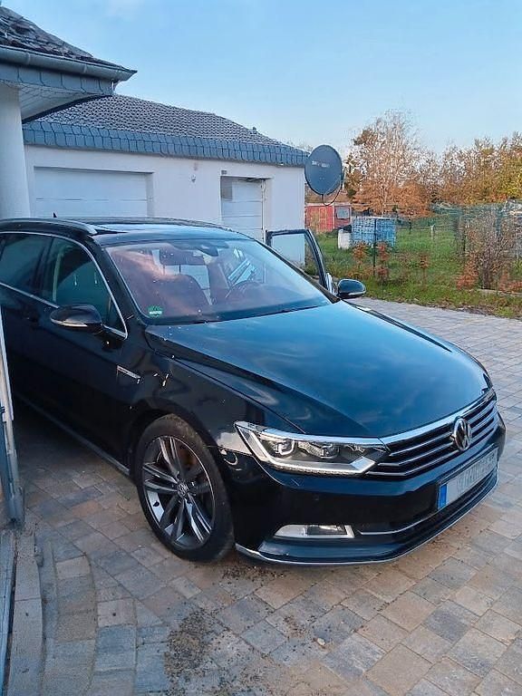 Schwarz Gebraucht 2014 VW Passat Highline Kombi | 10.900 € (Superpreis) - Bild 1/4