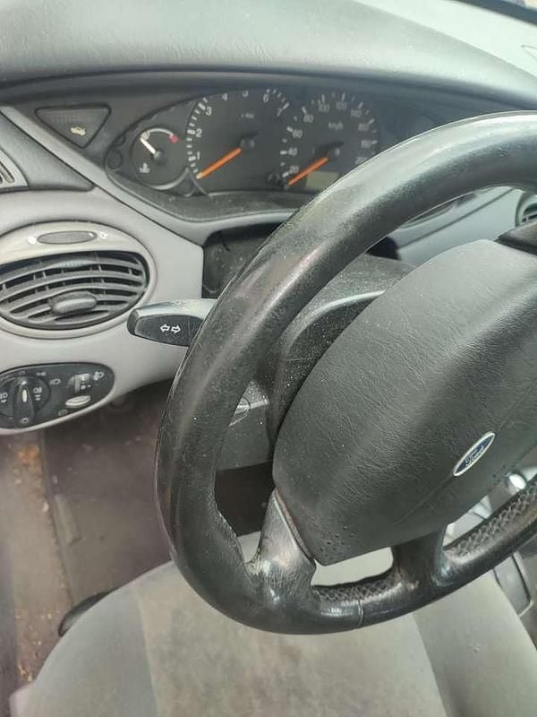 Gebraucht Ford Focus Ghia 111 PS (81 kW) 1999 Silber Kleinwagen