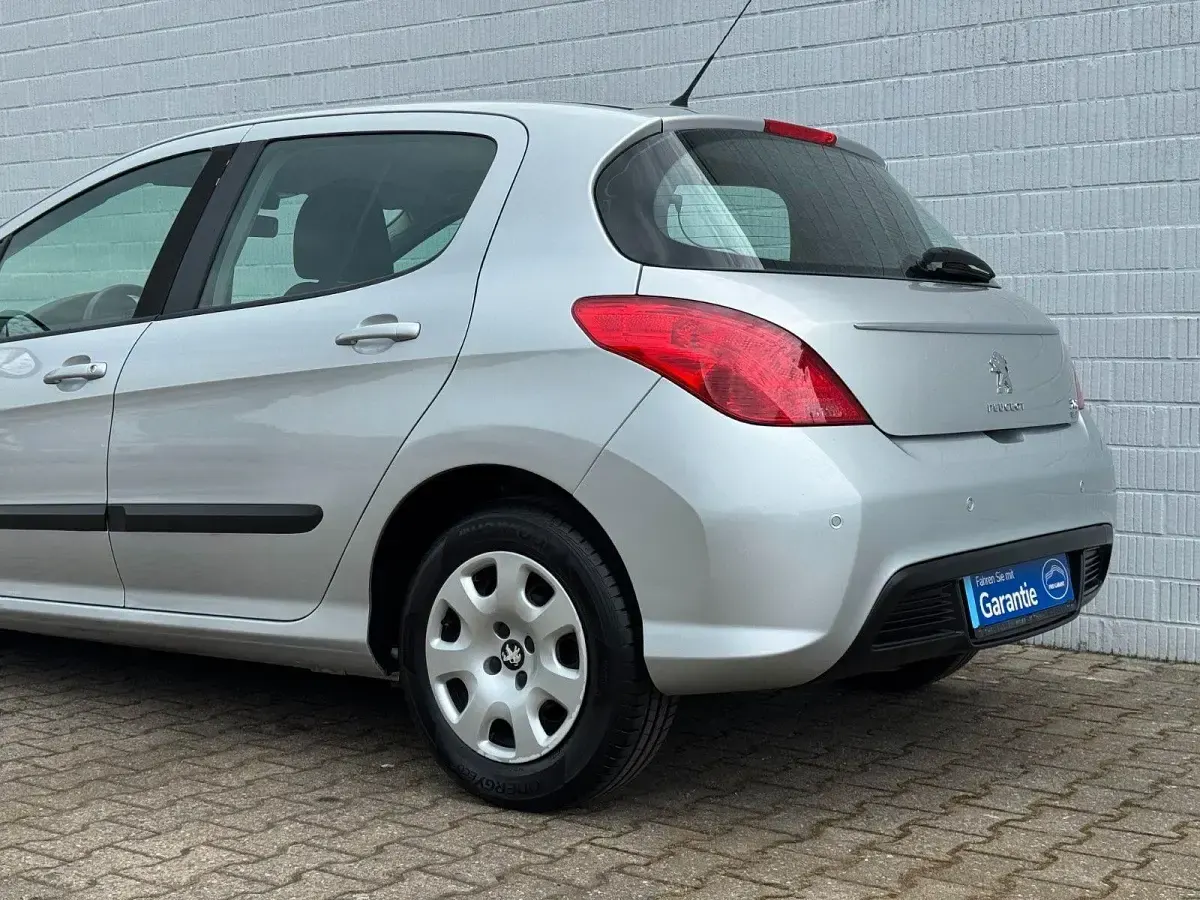 Gebraucht Peugeot 308 Urban Move 111 PS (81 kW) 2011 Grau Limousine