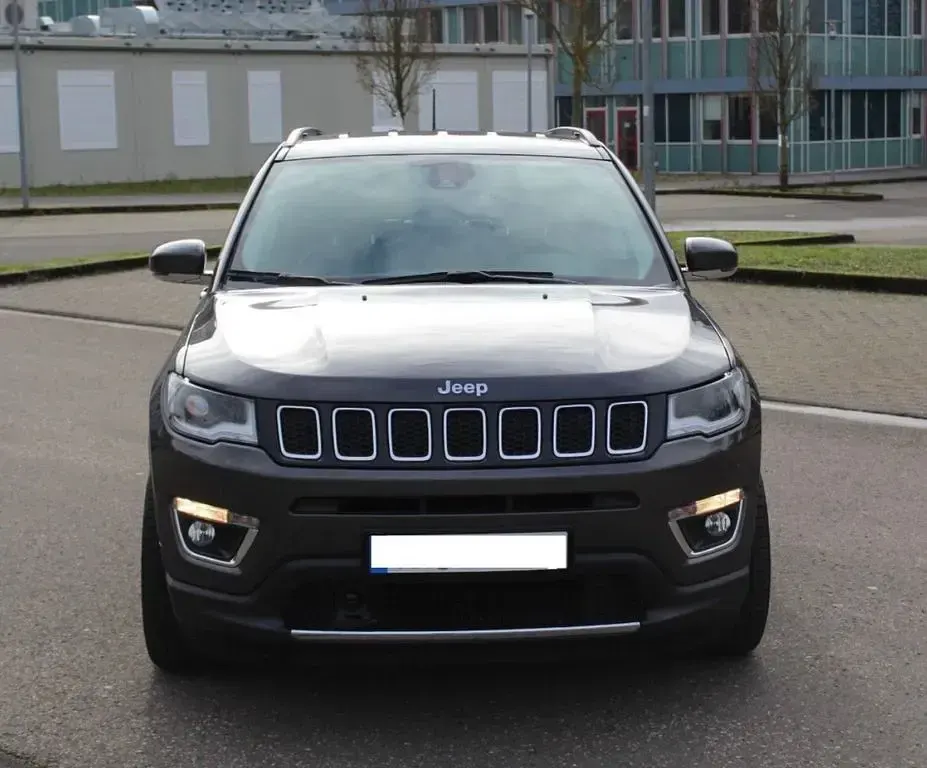 Gebraucht Jeep Compass Limited 140 PS (102 kW) 2019 Grau SUV