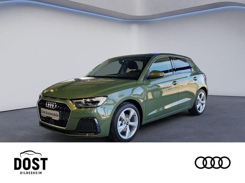 Distriktgrün metallic Gebraucht 2025 Audi A1 Sportback Advanced Plus Kleinwagen | 24.790 € (Fairer Preis) - Bild 1/4