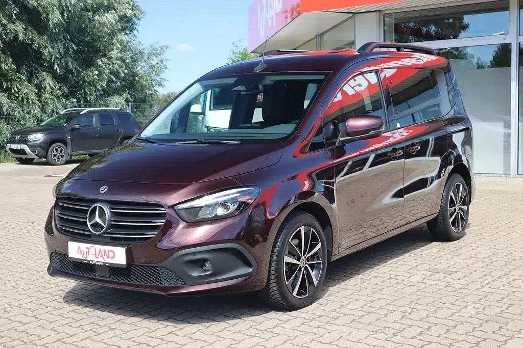 Gebraucht Mercedes T180 Style 116 PS (85 kW) 2023 Rot Van / Kleinbus