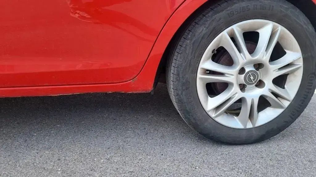 Gebraucht Opel Corsa 101 PS (74 kW) 2011 Rot Kleinwagen