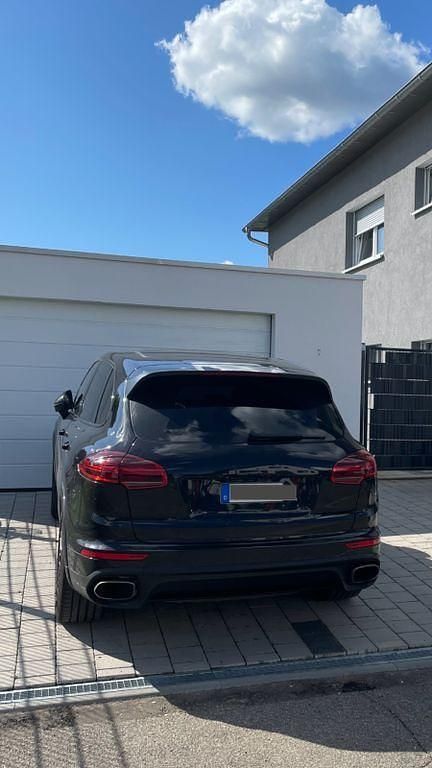 Schwarz Gebraucht 2016 Porsche Cayenne Platinum Edition SUV | 27.400 € (Fairer Preis) - Bild 1/4