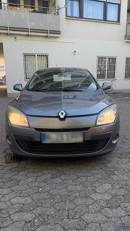 Gebraucht Renault Mégane 106 PS (77 kW) 2010 Silber Limousine