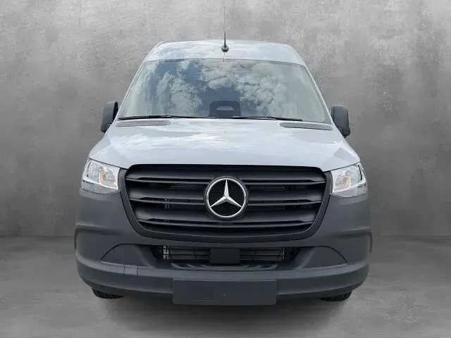 Gebraucht Mercedes Sprinter 170 PS (125 kW) 2026 Arktikweiß Van