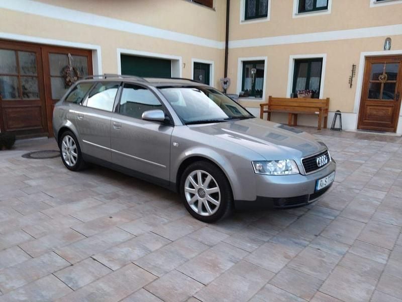 Używany Audi A4 131 KM (96 kW) 2002 Szary Kombi