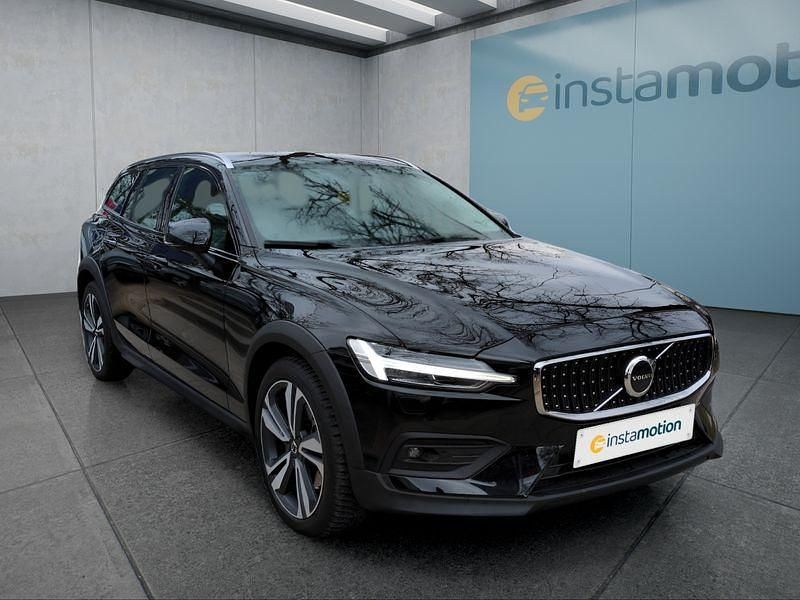Gebraucht Volvo V60 CC 197 PS (144 kW) 2023 Schwarz Kombi